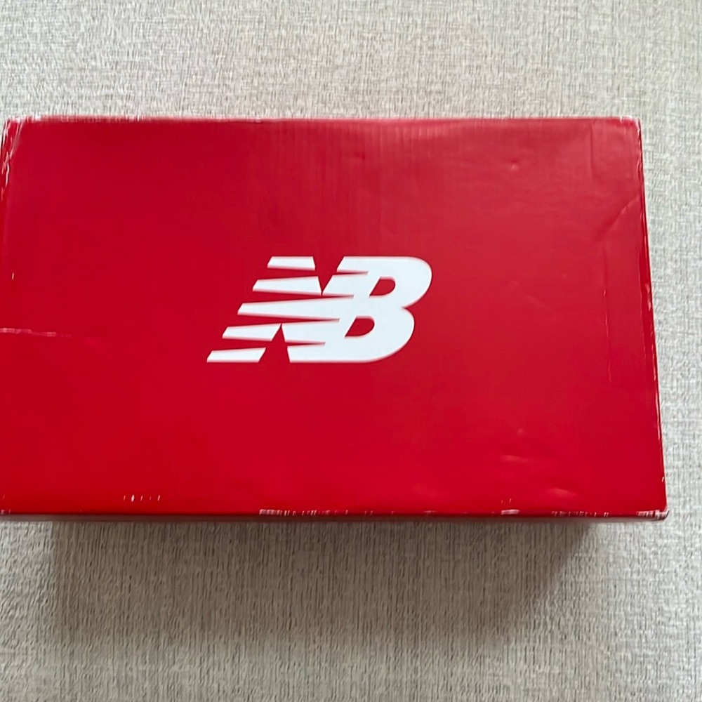 NWT New Balance Women’s v3 696 Tennis Shoes - Picture 6 of 9